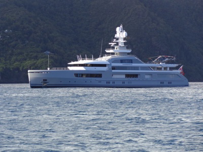 Mega Yacht Cloud Break Mega Yacht Cloud Break